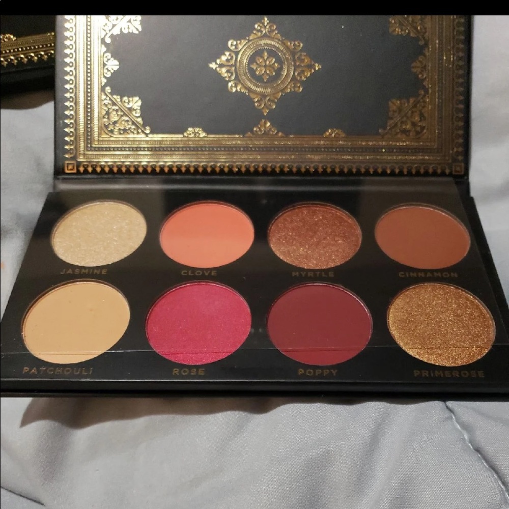 Ace Beaute eyeshadow pallet